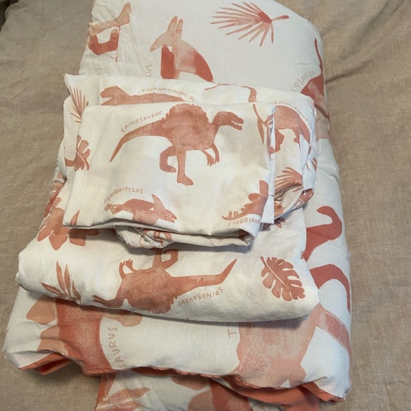 Pillowfort Toddler/Crib bedding set - Picture 3 of 3